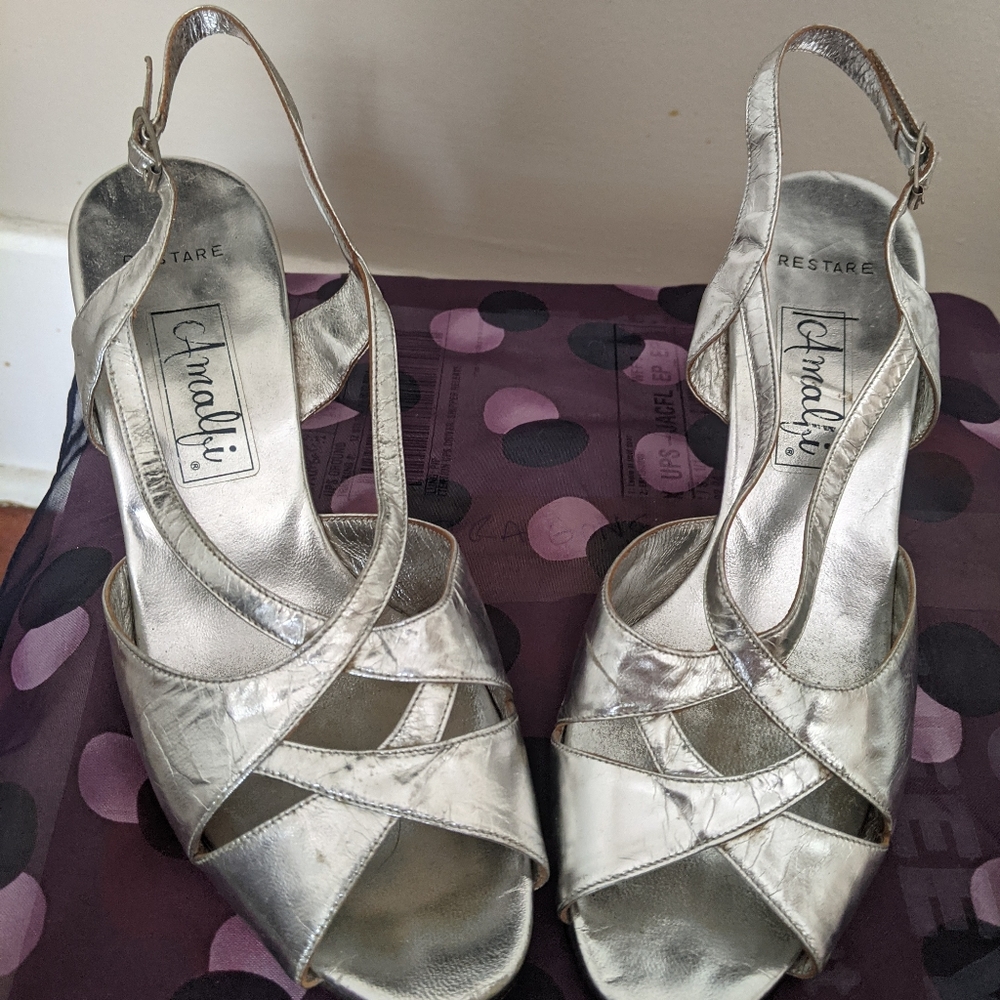Vintage silver strapy pumps